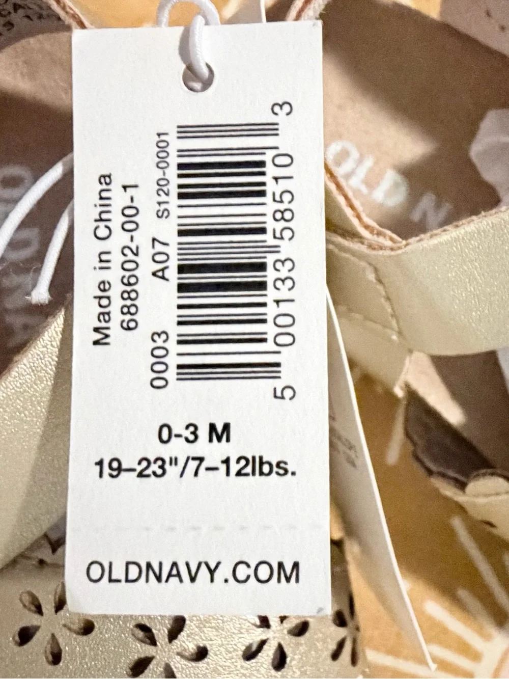 NWT Old Navy Baby Girl Gold Perforated Scallop Sandals 0-3 months